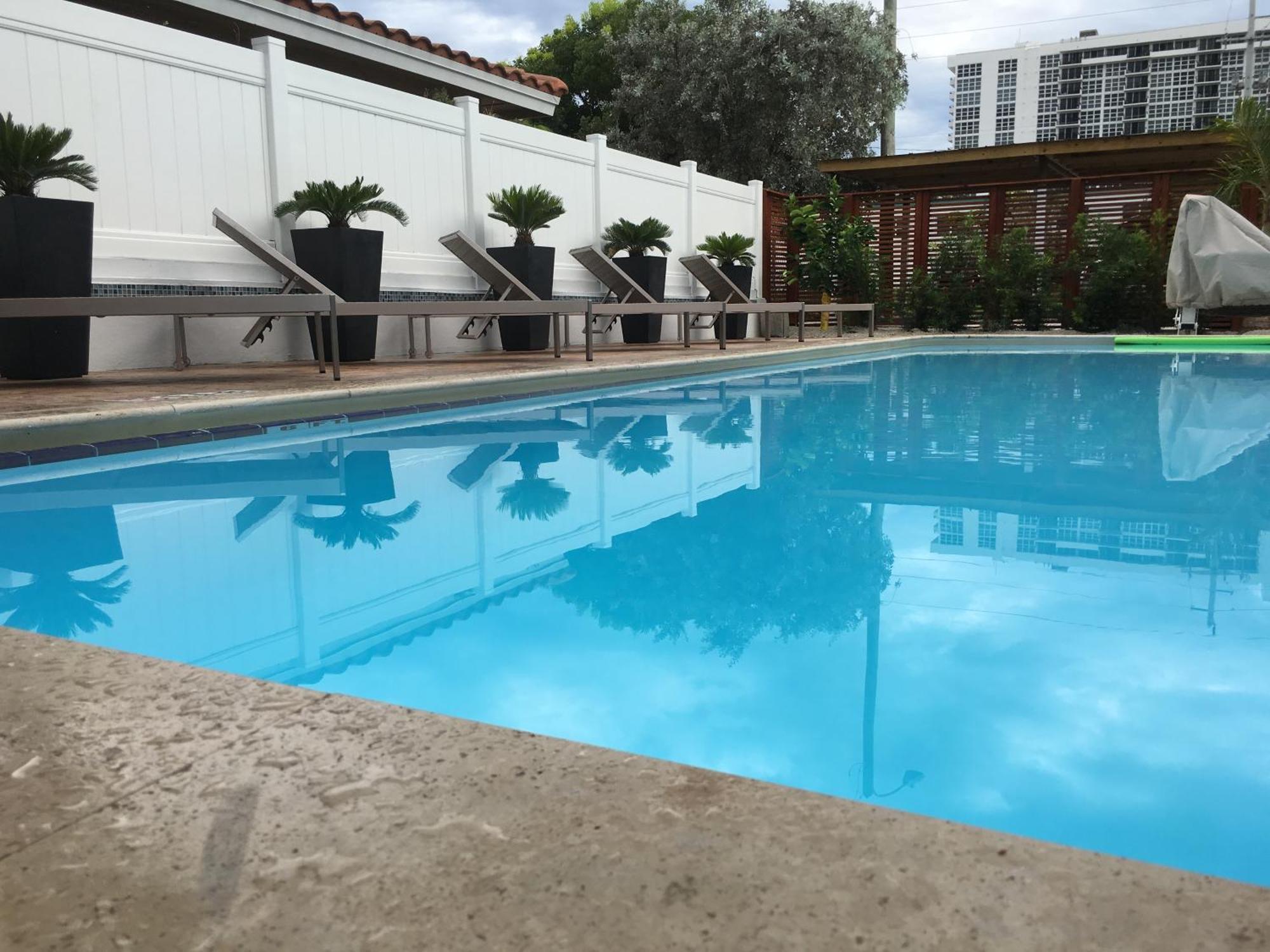 Wave Beach Vacation Rentals Pompano Beach Bagian luar foto