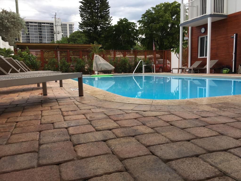 Wave Beach Vacation Rentals Pompano Beach Bagian luar foto