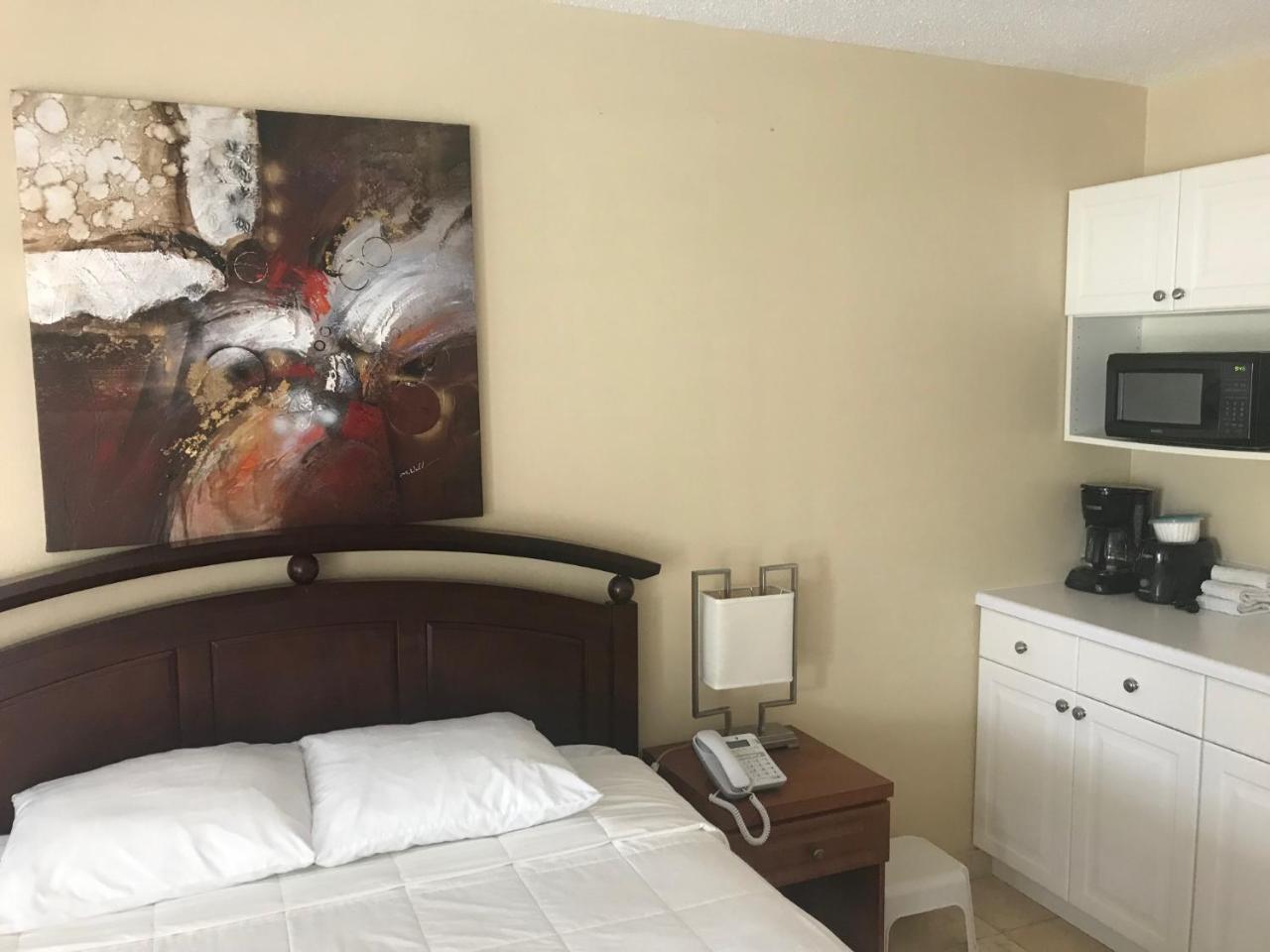 Wave Beach Vacation Rentals Pompano Beach Bagian luar foto