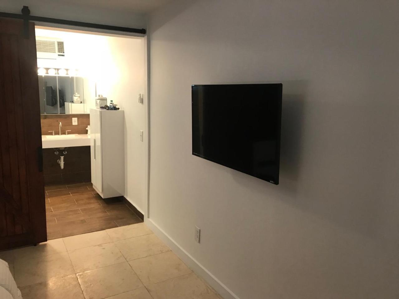 Wave Beach Vacation Rentals Pompano Beach Bagian luar foto